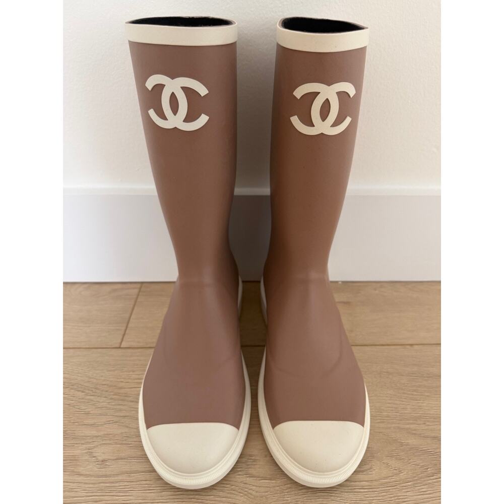 Chanel 26C Beige White Caoutchouc CC Logo High Pull On Rubber Rain Boots 35 - Picture 14 of 16